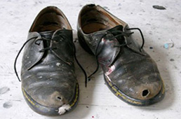crown-made-of-tattered-shoes