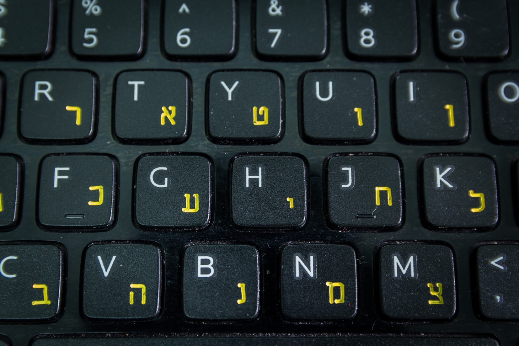 Keyboard with English and Hebrew alphabet