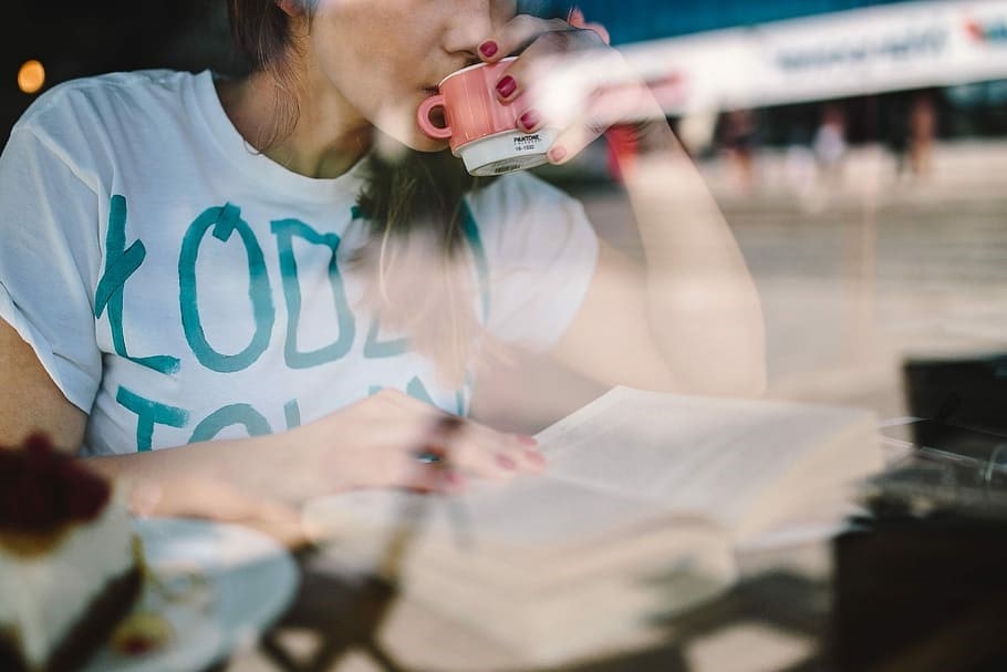 Woman drinking coffee and reading